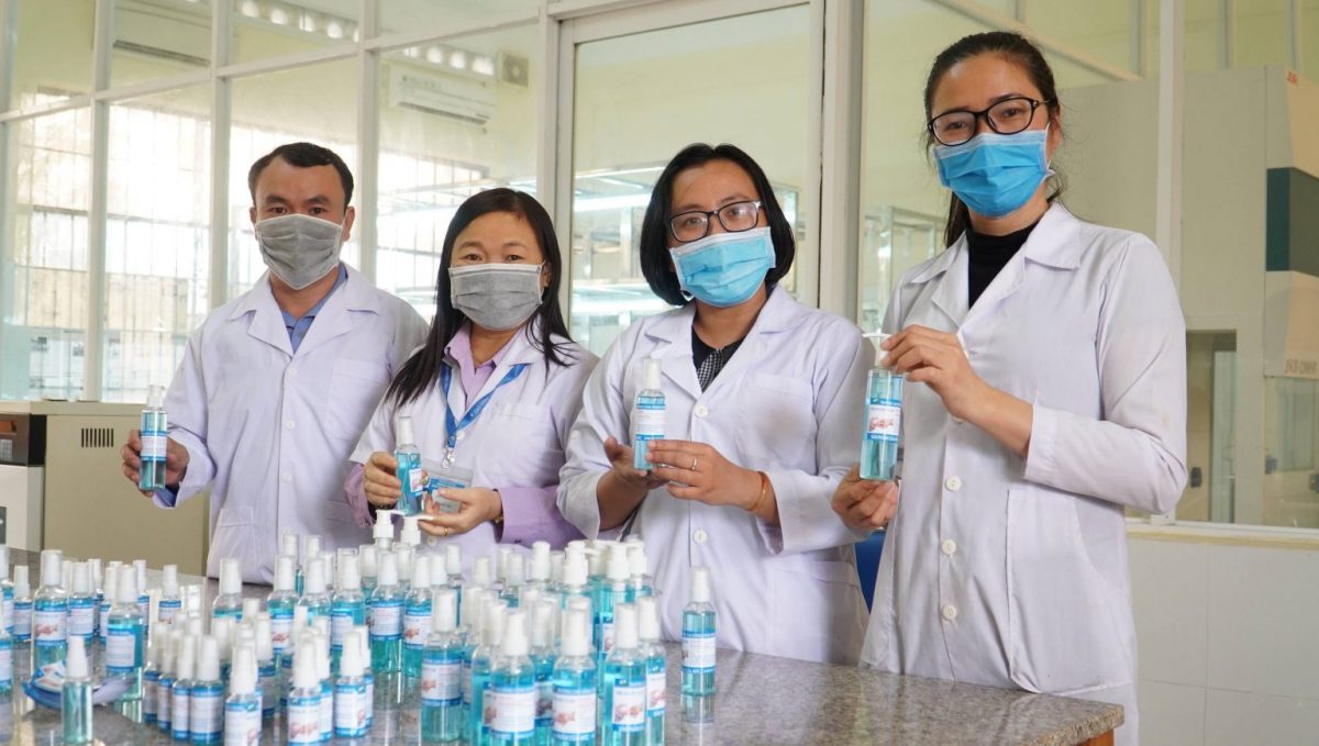 mitc-pha-che-dung-dich-rua-tay-kho-diet-khuan-gop-phan-day-lui-dich-benh-ncov