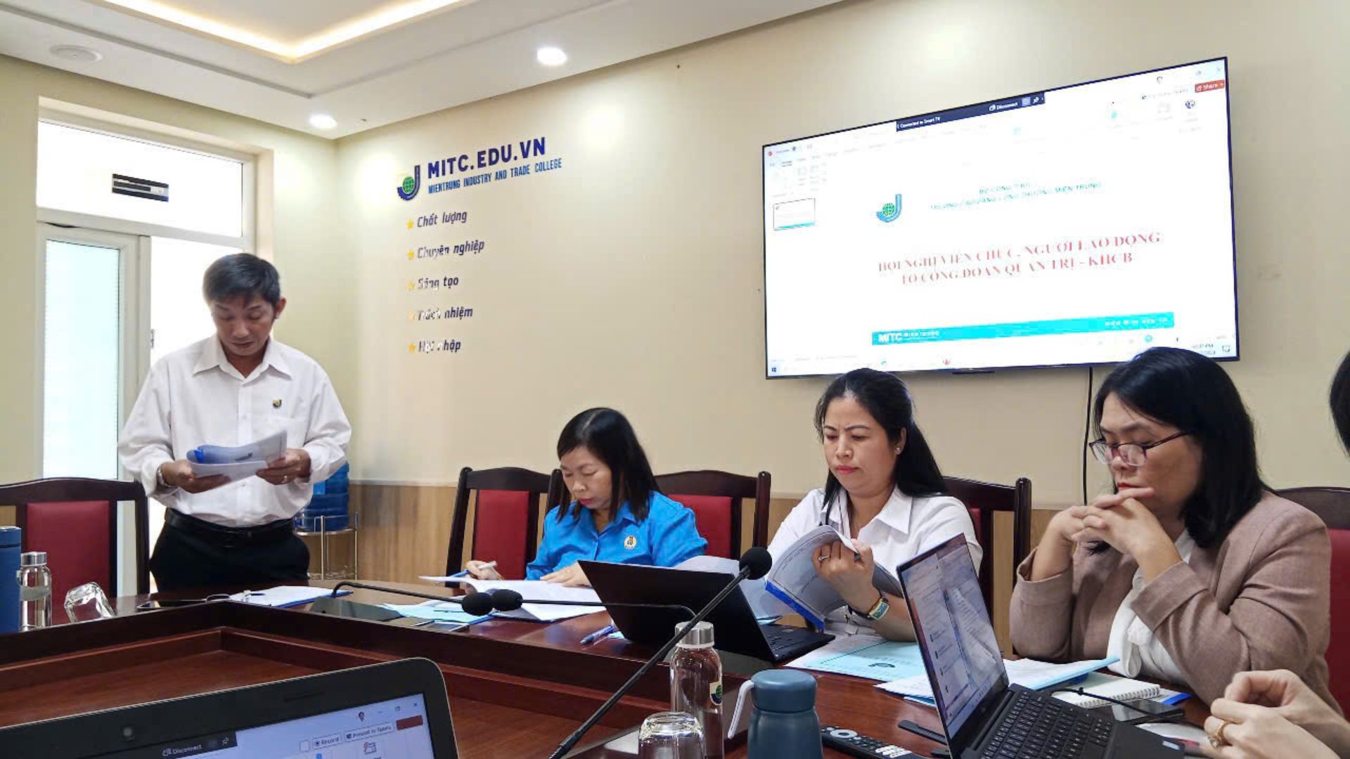 Hội nghị Viên chức, người lao động Tổ Công đoàn Quản trị-Khoa học cơ bản năm 2024